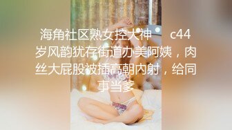 长相甜美萌妹子穿上学生制服啪啪，舔弄大屌抬腿侧入后入