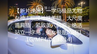 金链子熟女美少妇无套啪啪做爱，后入一顿草，掰开流了水的逼逼也不黑