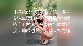 在学校偷拍女厕 竟还有意外收获！白嫩美女竟然在厕所里扣逼自慰！